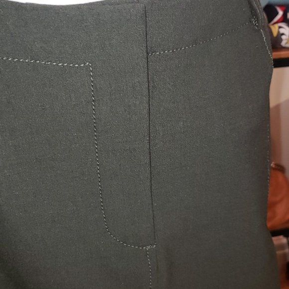 NWT "MADE IN CANADA"  green pocket skirt size 8 medium - Picture 12 of 14